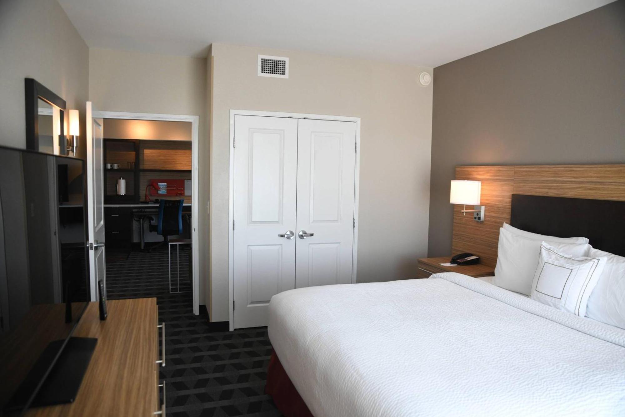 Hotel Towneplace Kansas At Briarcliff