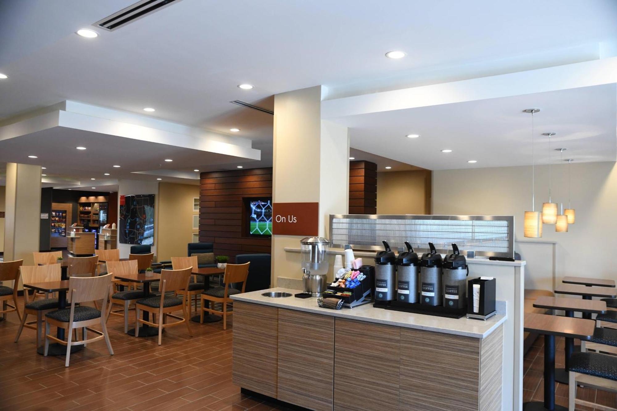Hotel Towneplace Kansas At Briarcliff 3*