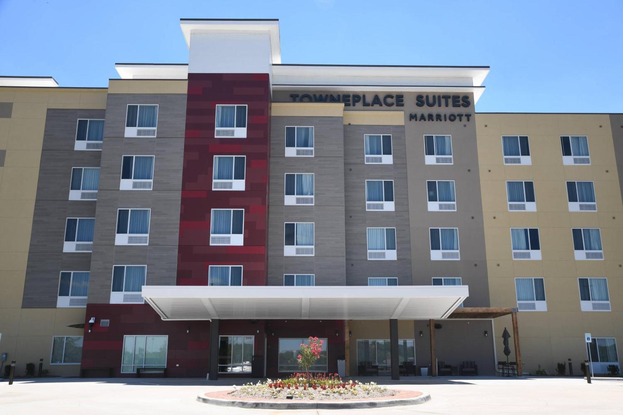 Towneplace Kansas At Briarcliff Hotel